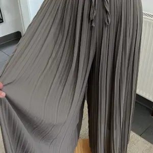 Plissees Hose Taupe