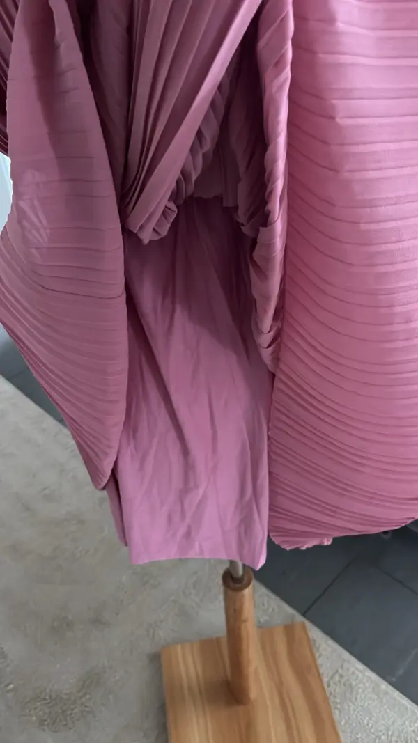 Plissee Kleid Beere – Bild 3