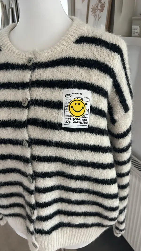Cardigan Smily schwarz/creme – Bild 2