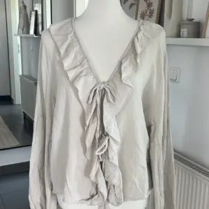 Bluse zum schnüren beige