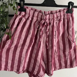 Kurze Hose Musselin Beere