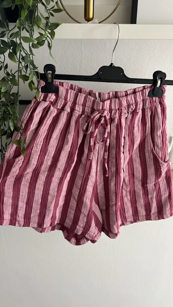 Kurze Hose Musselin Beere