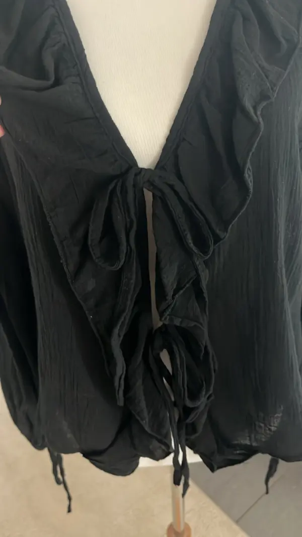 Bluse zum Schnüren schwarz – Bild 2