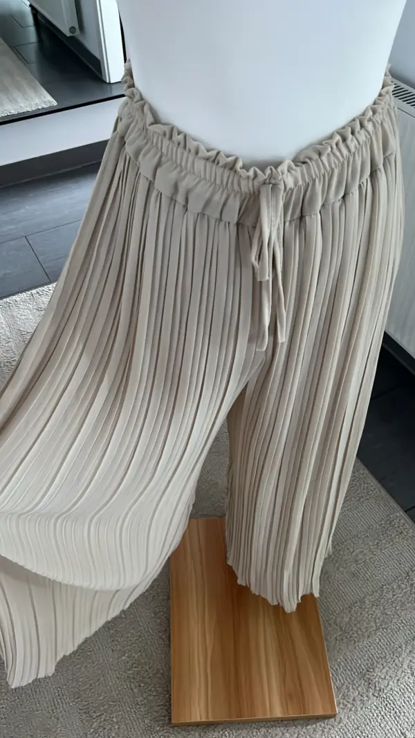 Plissees Hose Beige