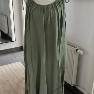 Musselin Kleid Kahki