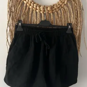 Kurze Musselin Hose schwarz