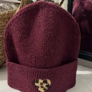 Mütze Leo Herz Bordeaux