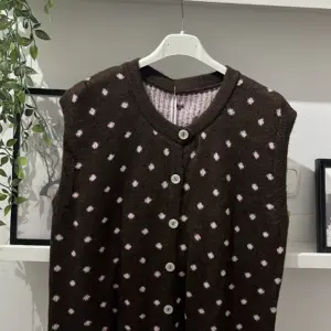 Strickweste Braun/Rosa