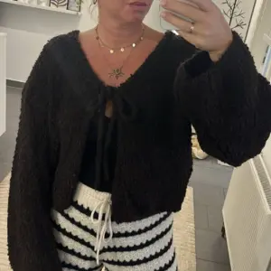 Cardigan Boucle Braun/Grau