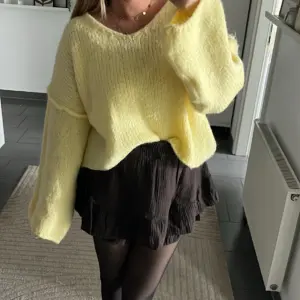 Strickpullover V-Ausschnitt Gelb